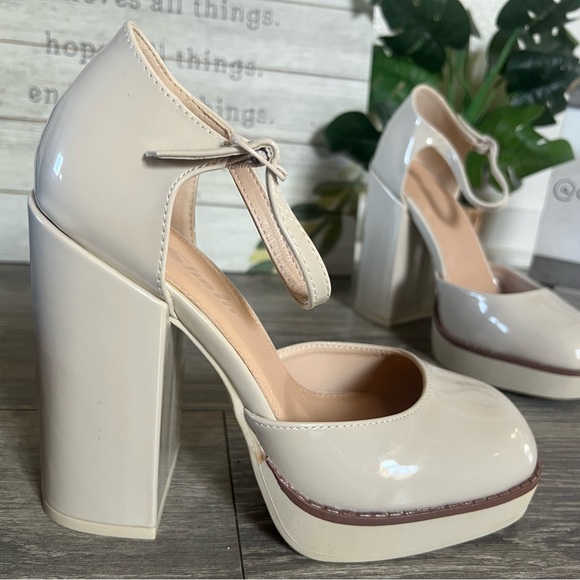 SHEIN Ankle Strap Block Heel Platforms in Patent Cream. Side 8 NWOB! - Picture 3 of 11